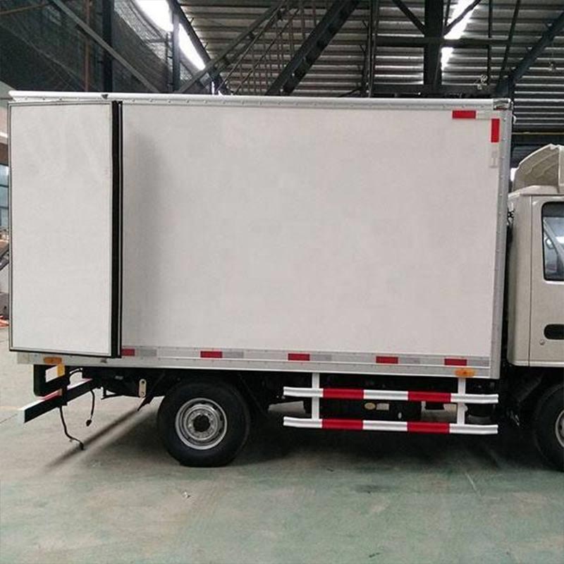 Wie verbessert eine trockene LKW-Karosserie mit PU-Kern die Transporteffizienz und den Ladungsschutz?