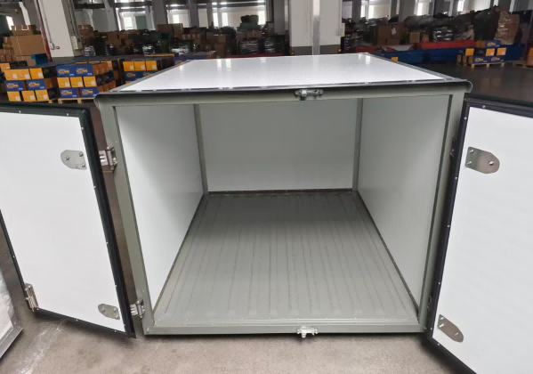 Schritt-für-Schritt-Anleitung: So bauen Sie eine Universal-Frachtbox von Wholechaintech zusammen